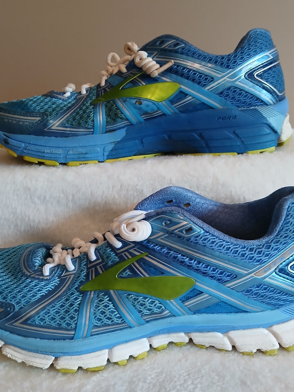 Brooks Blue and Neon Green Women's Running Shoes Sz 8.5